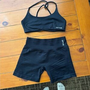 DFYNE Black Sports Bra and Shorts Set